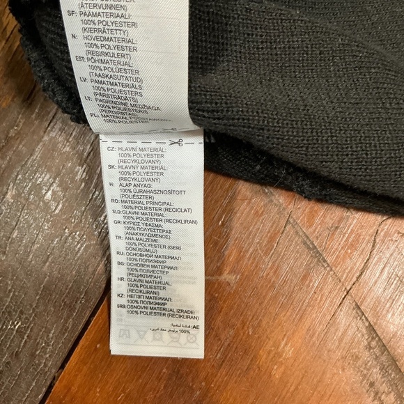 Adidas Black Pom Pom Beanie Hat with Embroidered Logo One Size - Picture 5 of 5